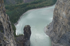 1280px-Nahanni_River_-_The_Gate
